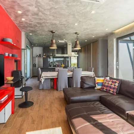 빌라 With Pool And Private Garden In *