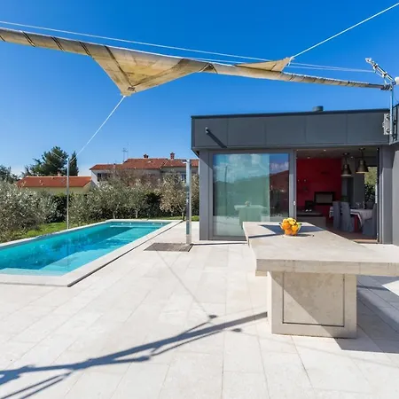 빌라 With Pool And Private Garden In