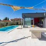 Villa With Pool And Private Garden In