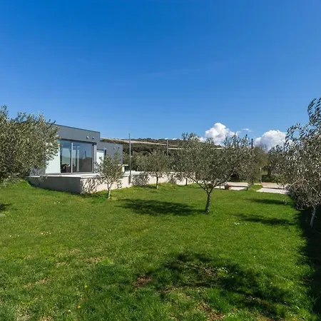 Villa With Pool And Private Garden In Rovinj