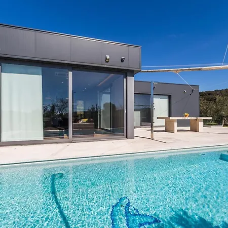 With Pool And Private Garden In * Rovigno