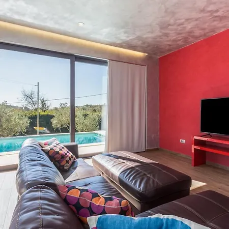 With Pool And Private Garden In * Rovigno