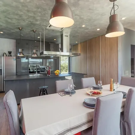 With Pool And Private Garden In Villa Rovigno