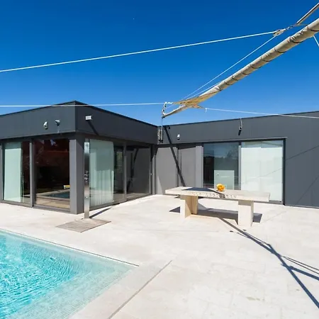 With Pool And Private Garden In Rovinj