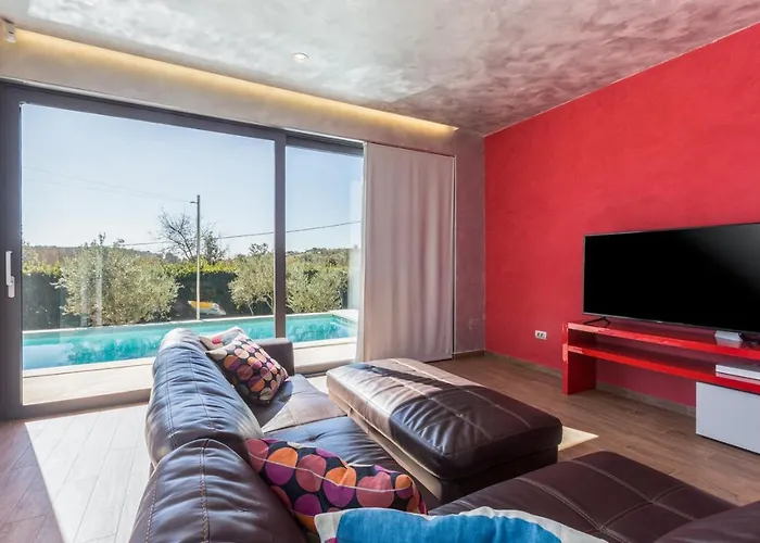 With Pool And Private Garden In * Rovinj